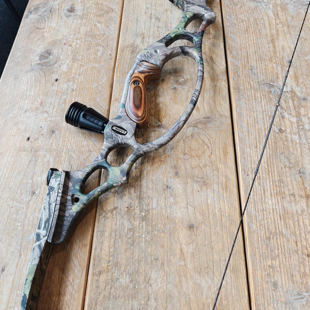 boom, archery riser, camouflage, handheld, sight
