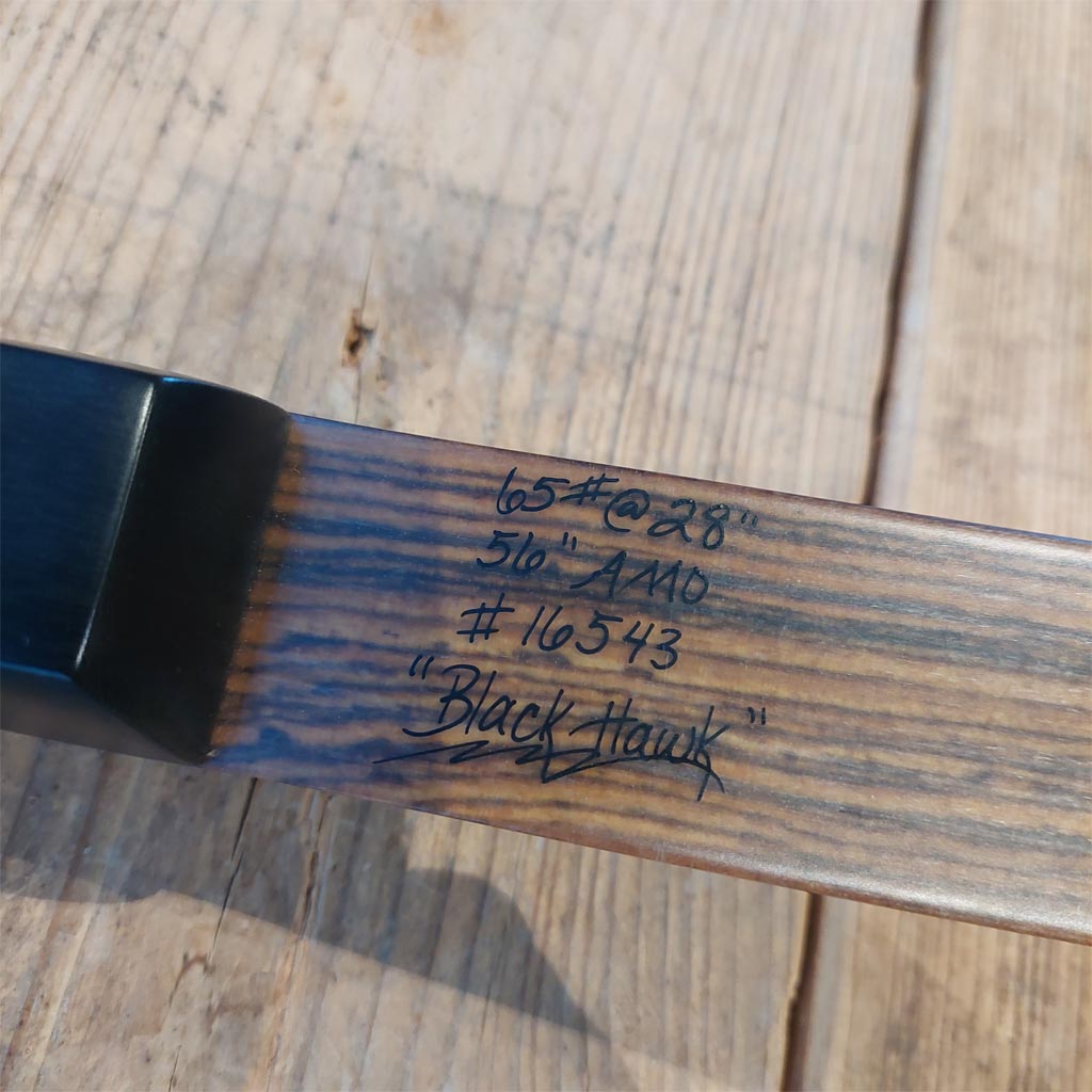 houten stok, mes, blad, donker hout, handgeschilderd tekst